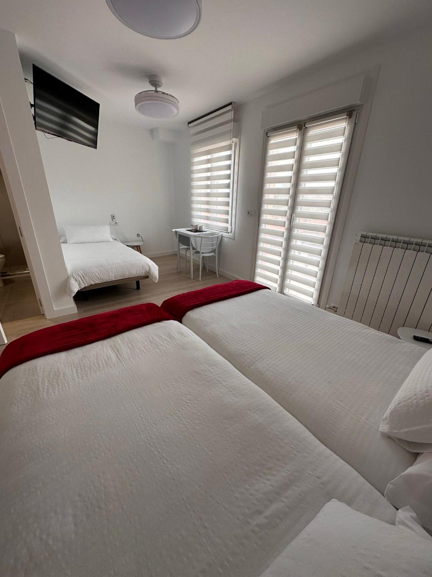Hostal A La Sombra Del Laurel Navarrete Exterior photo
