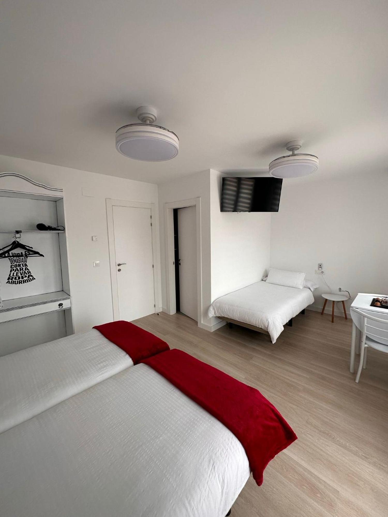 Hostal A La Sombra Del Laurel Navarrete Exterior photo