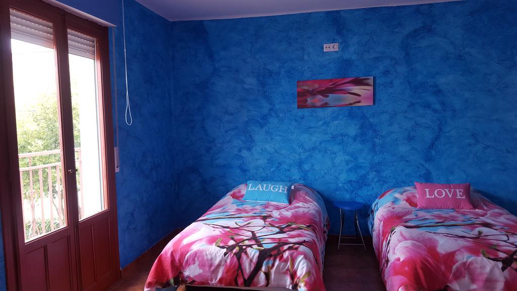 Hostal A La Sombra Del Laurel Navarrete Exterior photo